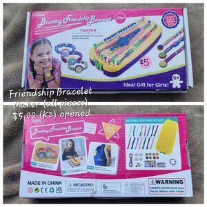 Art - Braiding Friendship Bracelets